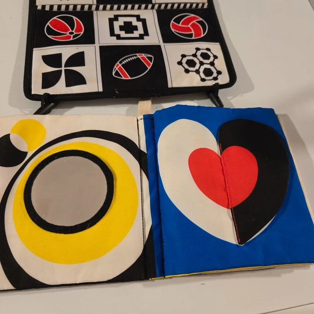 See, Touch, Learn: The Visual Quiet Book Experience , Age 0-12months up to 3 yrs